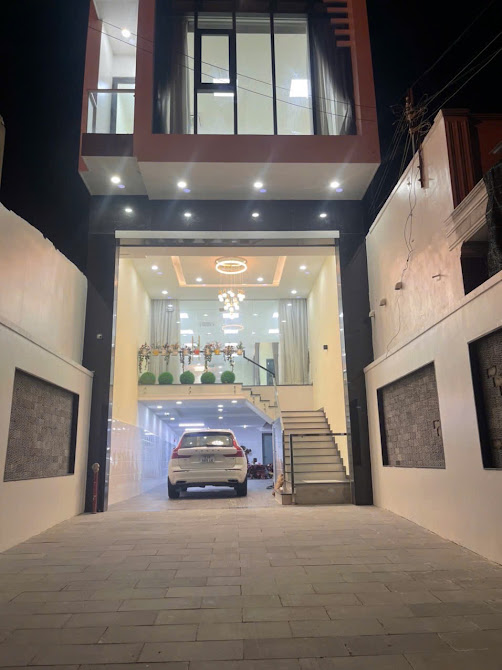 Lối vào và sảnh đón Showroom Yến Sào Huvatra